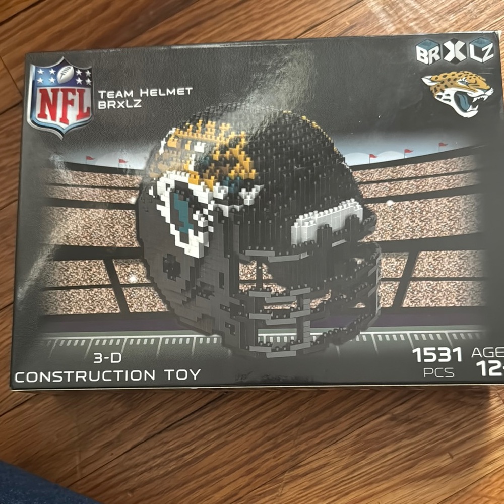 NIB! BRXLE Jacksonville Jaguars 3D Team Helmet Construction Toy - Picture 2 of 3